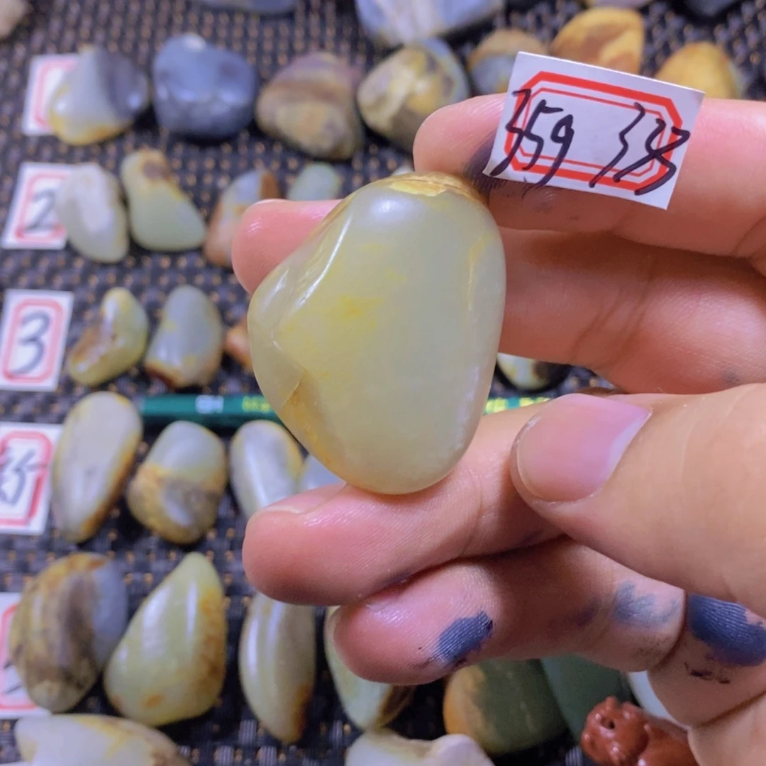 和田玉（糖玉）未镶嵌颈饰