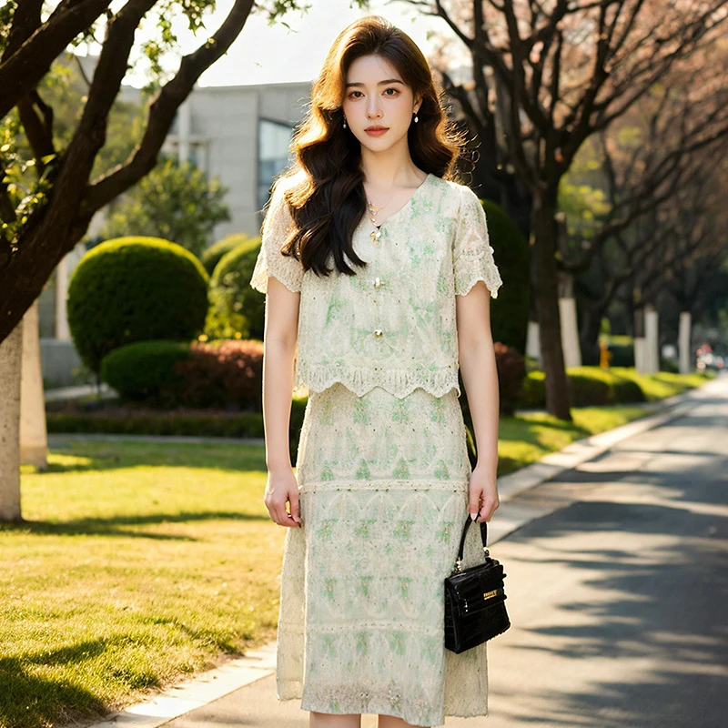 【奢姿】2025夏季气质V领胖妹妹碎花设计时尚通勤两件套大码女装