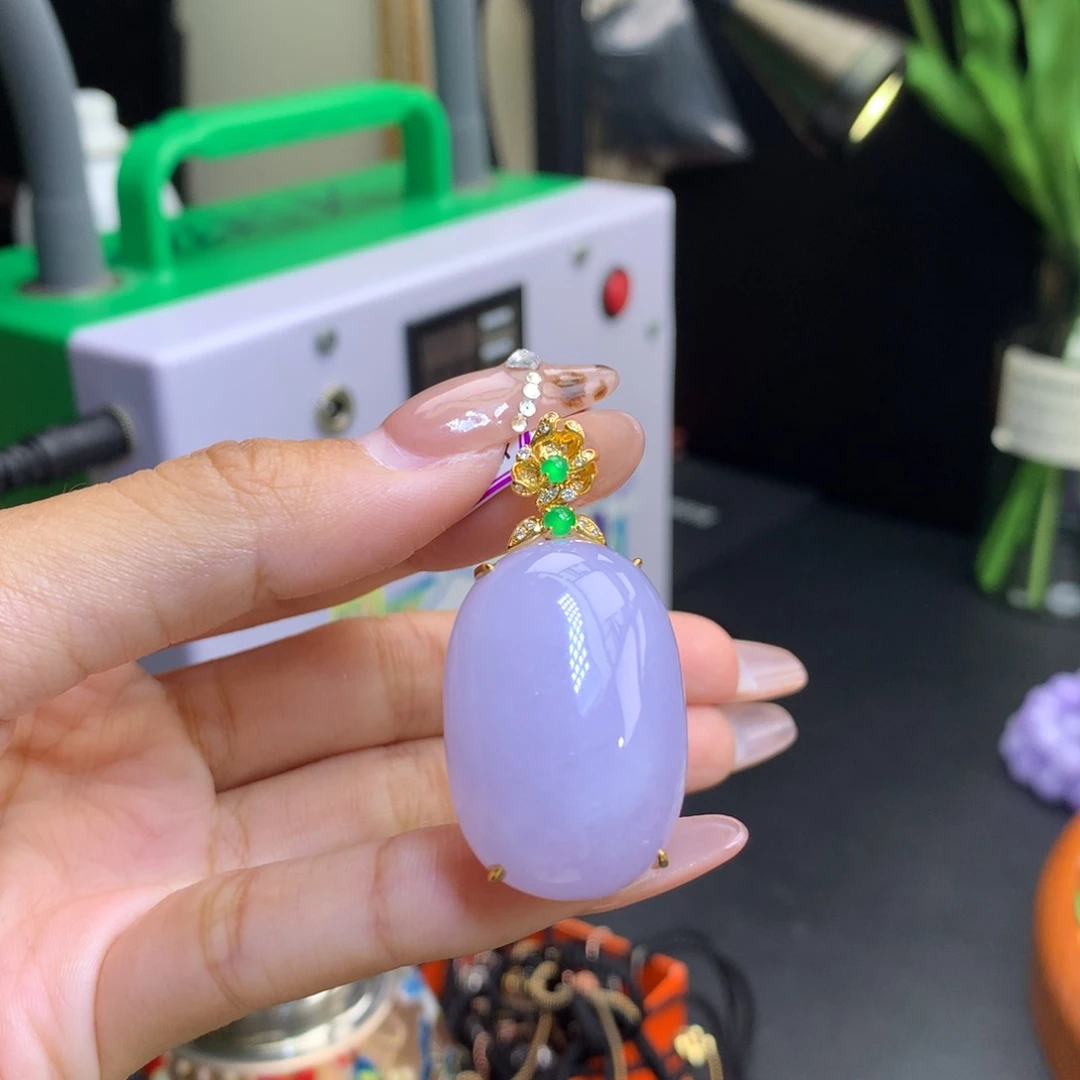 翡翠18K金镶嵌颈饰