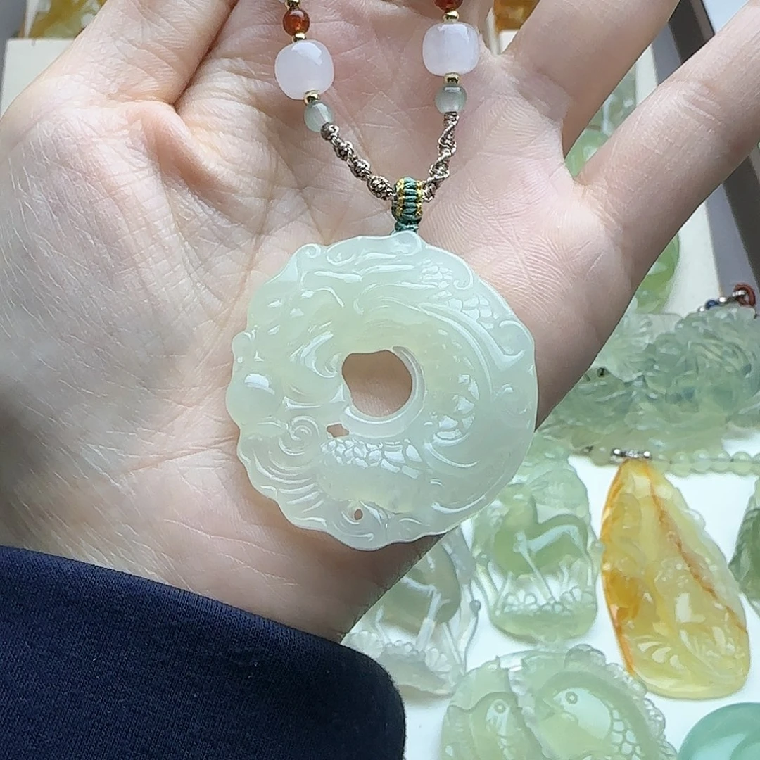 蛇纹石玉颈饰未镶嵌