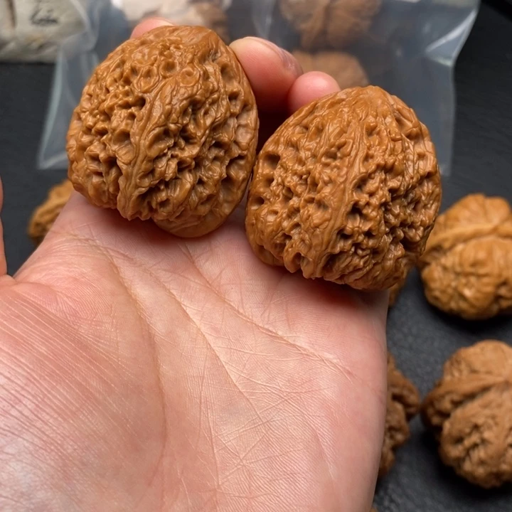 朱***硕吊坠文玩核桃朱38南疆