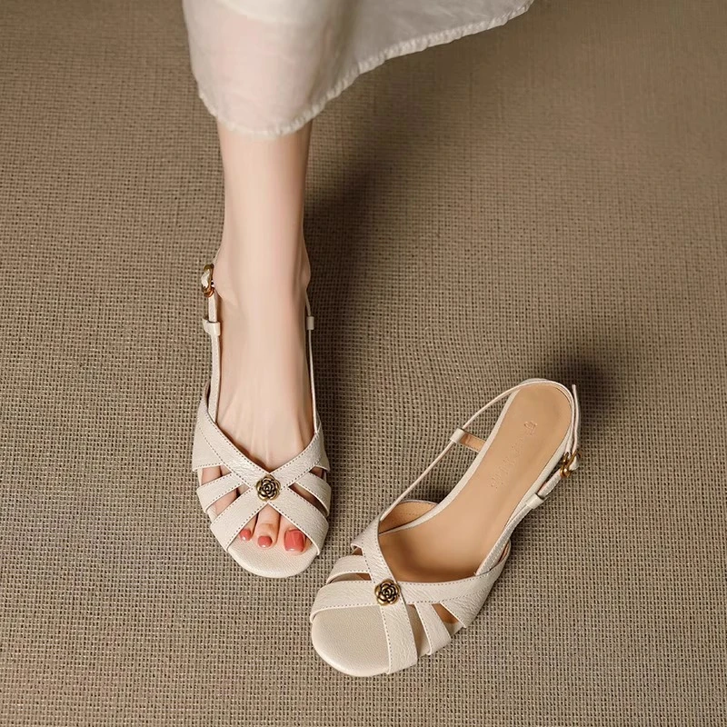 巨好穿软底圆头山茶花露趾凉鞋女夏法式复古镂空粗中跟一字带单鞋