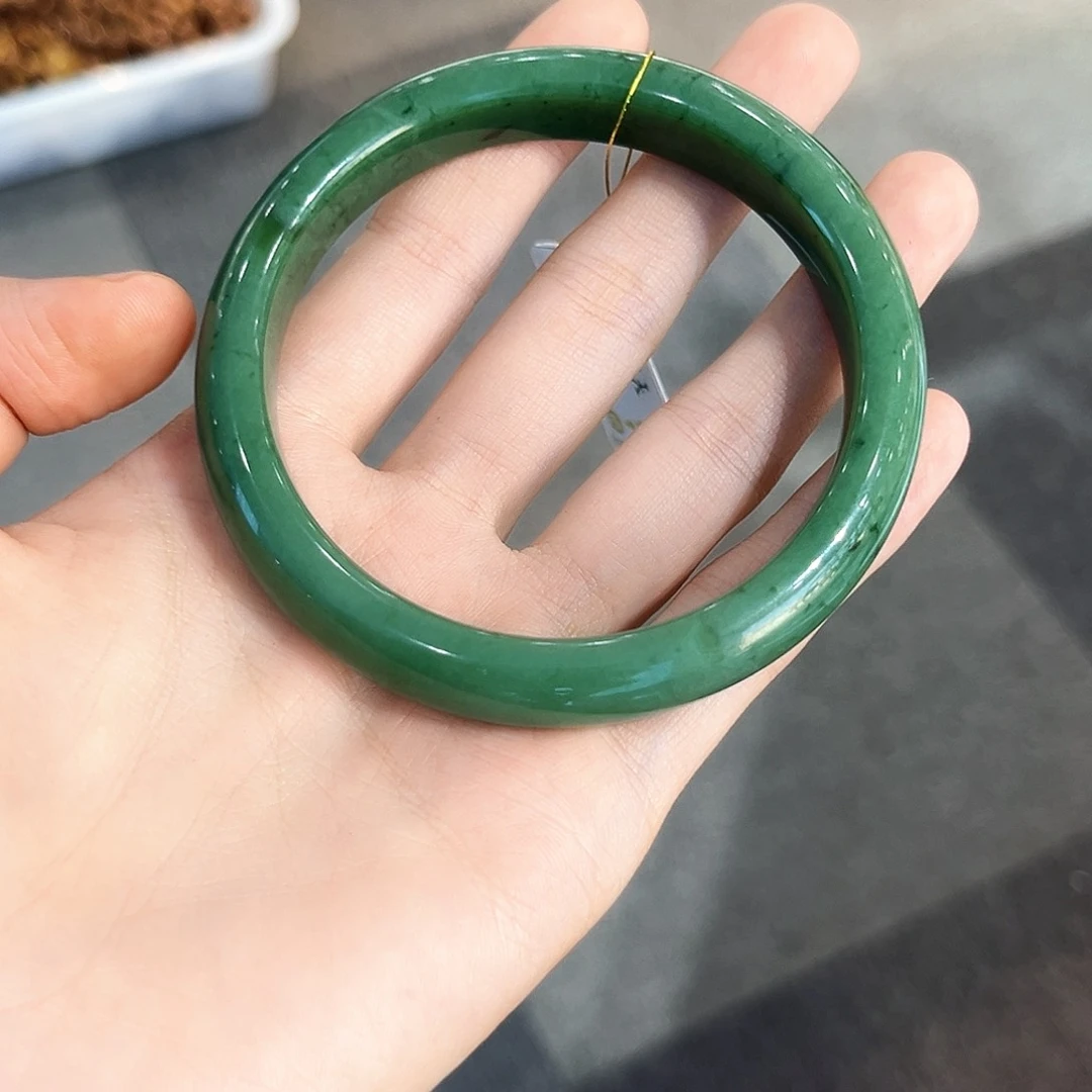 @***珊和田玉手镯未镶嵌