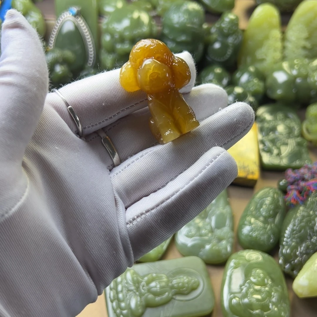 和田玉（糖玉）挂件未镶嵌哈*斯