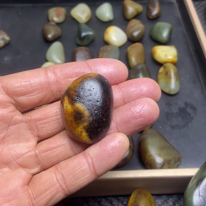 好***哈和田玉（糖玉）未镶嵌珠宝奇石