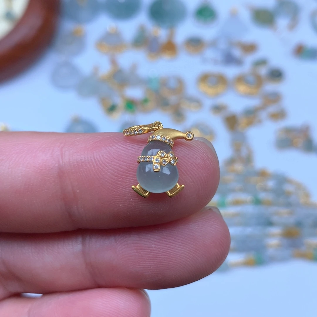 翡翠18K金镶嵌吊坠(不含链)葫芦雪人