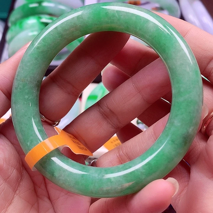 翡翠未镶嵌手镯翡翠