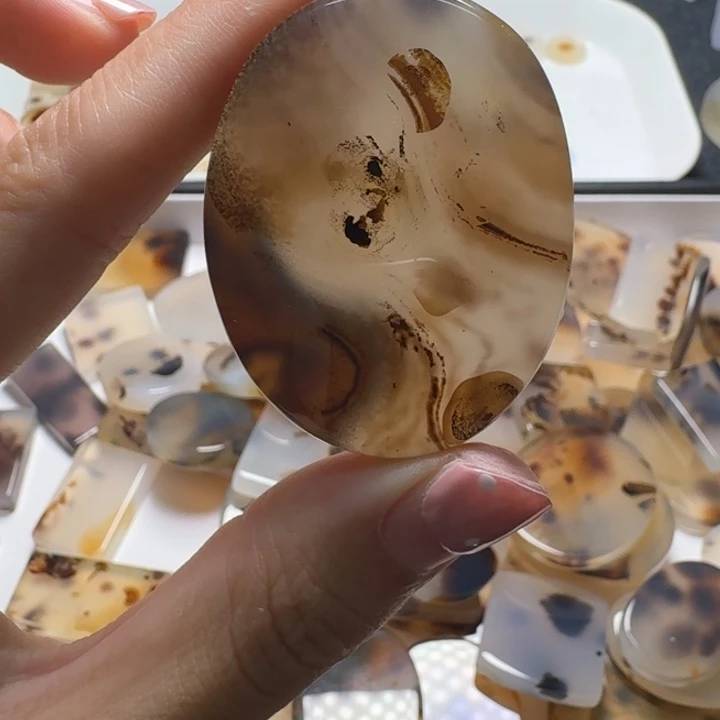 玛瑙/玉髓未镶嵌珠宝奇石