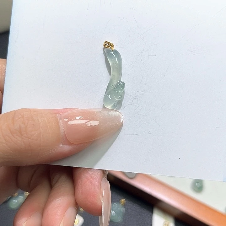颈饰18K金镶嵌翡翠