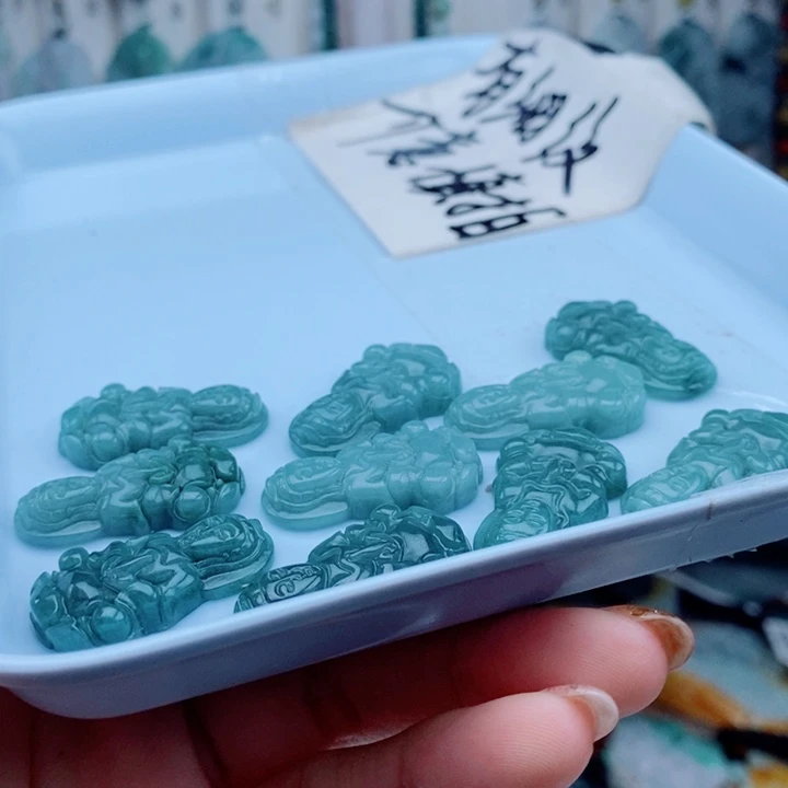 翡翠未镶嵌颈饰翡翠