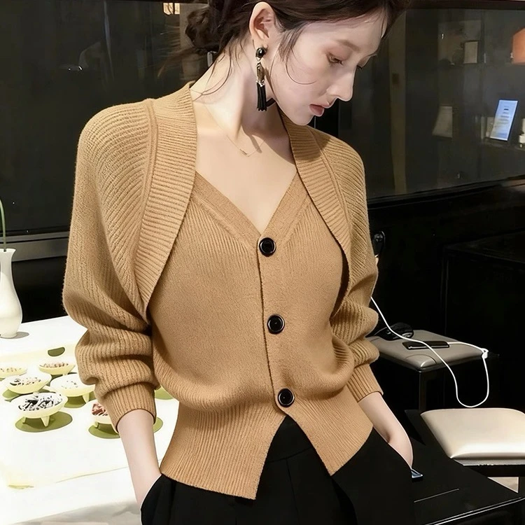 SS3573绝美好看轻熟独特漂亮上衣气质高级感卡其色假两件针织毛衣