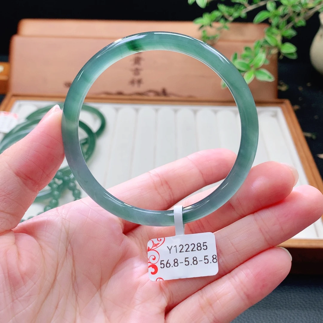 翡翠未镶嵌手镯（圆镯）