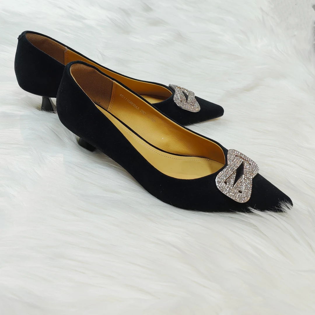 《大君姐精选》优雅气质亮钻尖头黑皮鞋