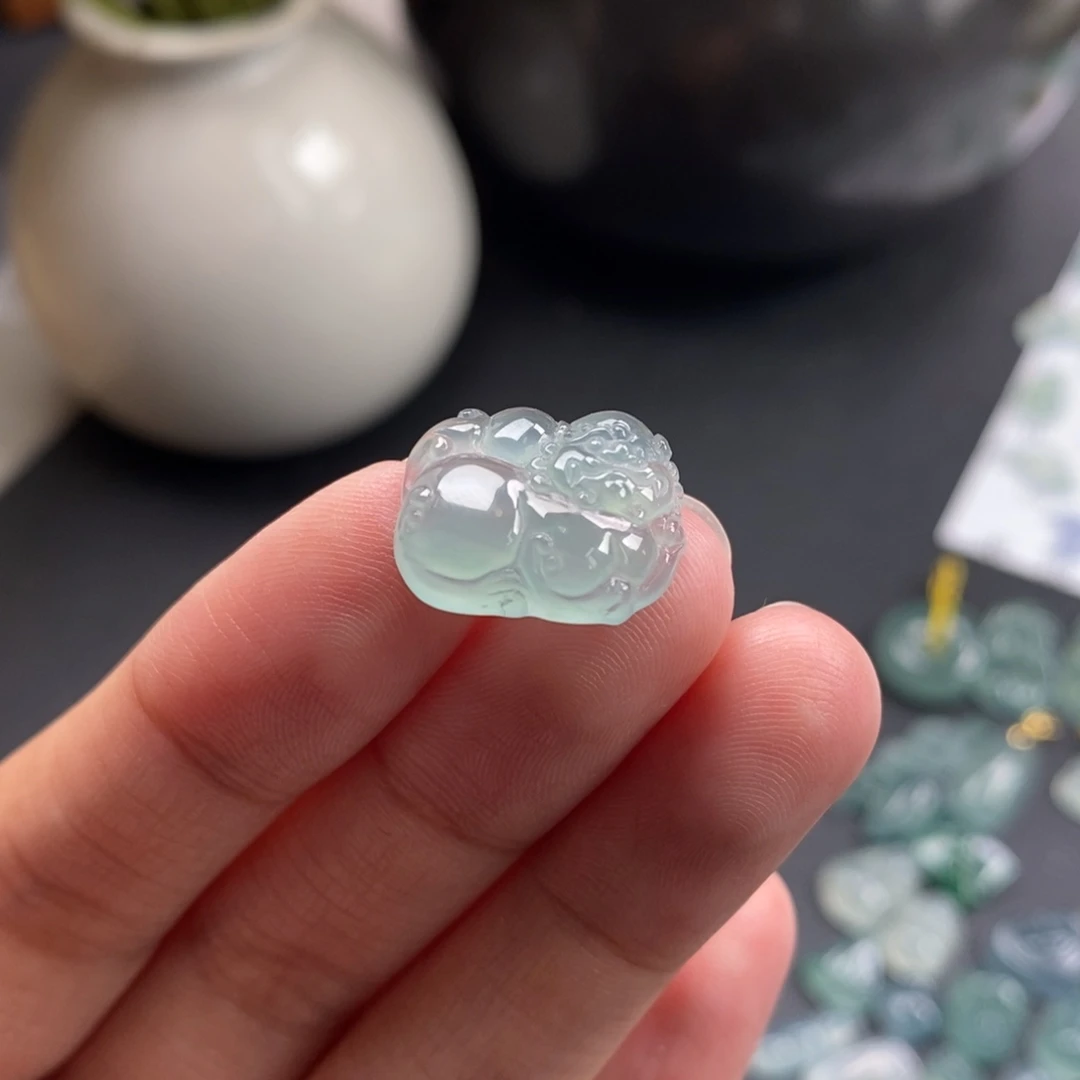 翡翠裸石冰胶麒麟