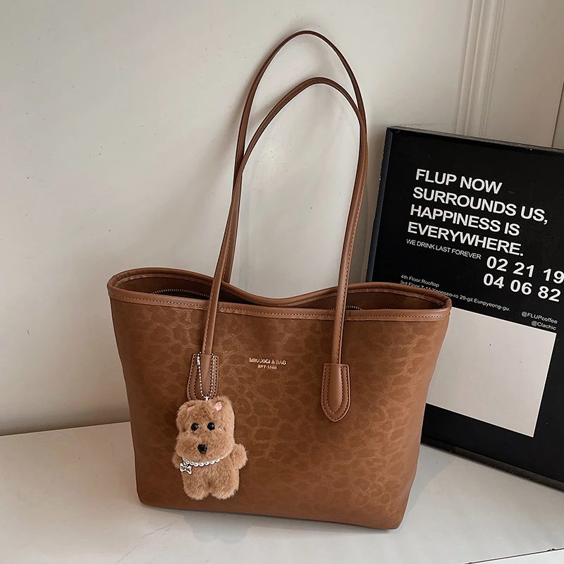 大容量秋季包包女款2025新款秋通勤复古单肩包大学生上课包托特包