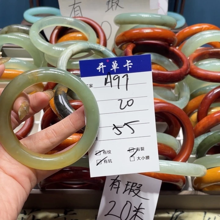 蛇纹石玉手镯未镶嵌胖*财