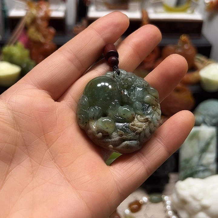 蛇纹石玉未镶嵌吊坠