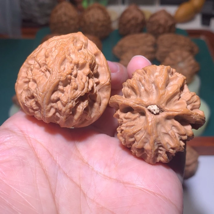 文玩核桃把件梨木台