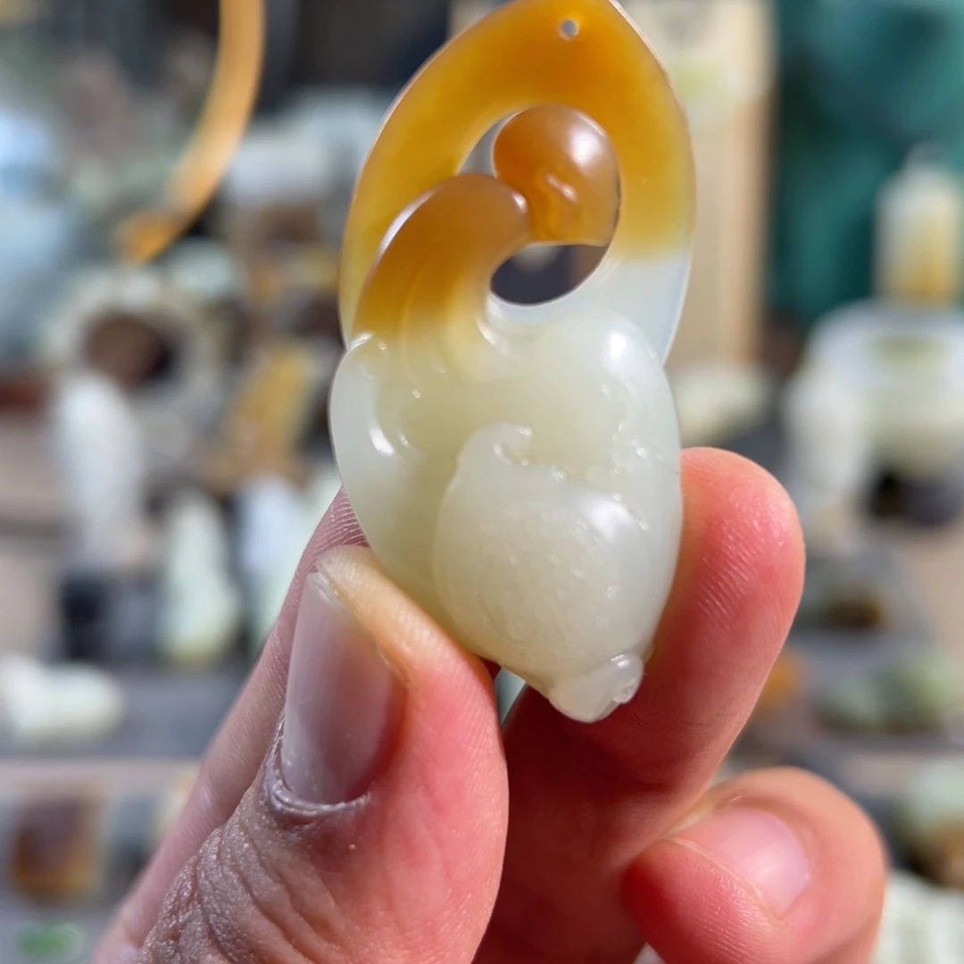 和田玉未镶嵌颈饰且未金山料