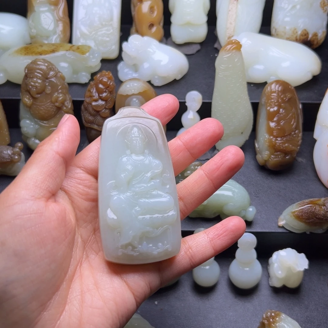 天***息和田玉（糖玉）未镶嵌颈饰