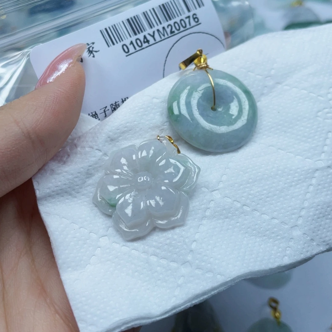 翡翠未镶嵌吊坠(不含链)