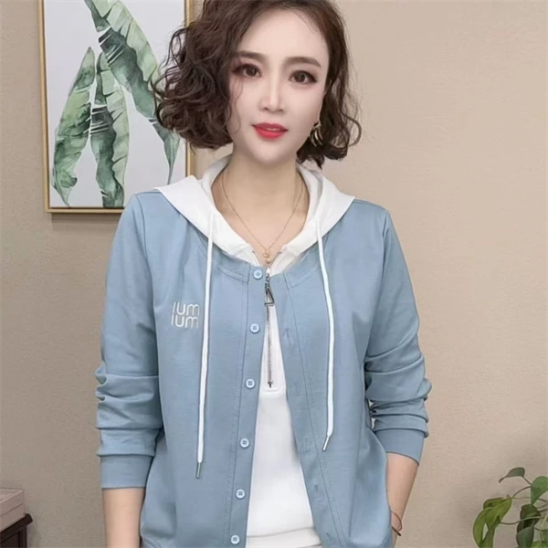 春季新款气质百搭假两件长袖连帽打底衫女时髦设计感字母刺绣上衣