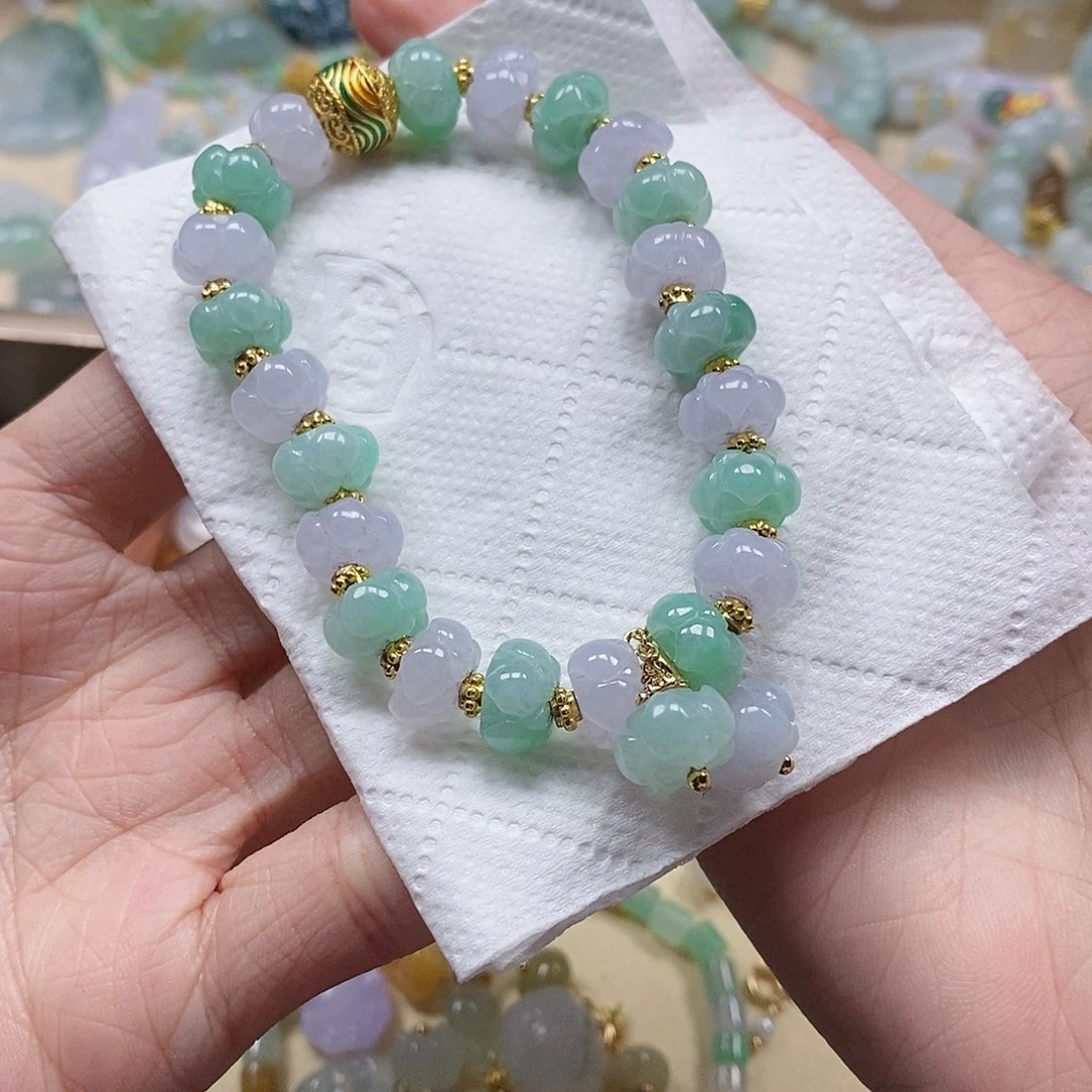 翡翠颈饰未镶嵌墨****影闪