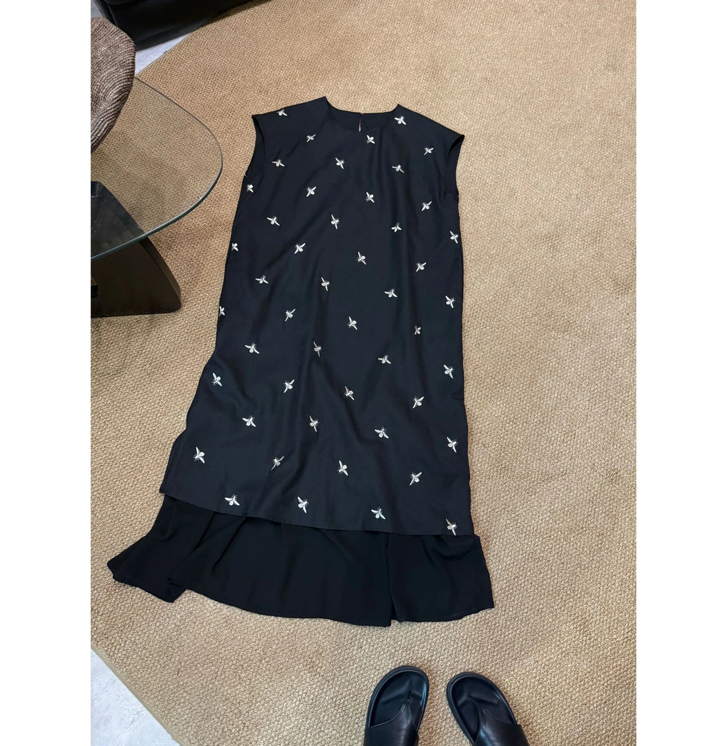 2025夏款新品【设计感 轻纱拼接极简风刺绣连衣裙】