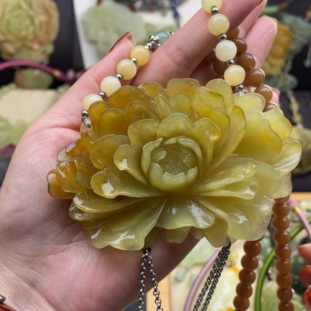 蛇纹石玉颈饰未镶嵌