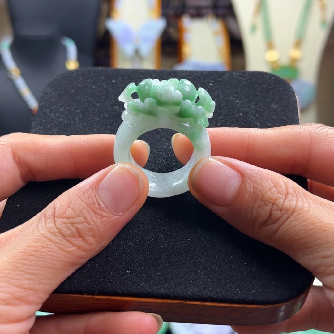 翡翠未镶嵌颈饰天然翡翠戒指