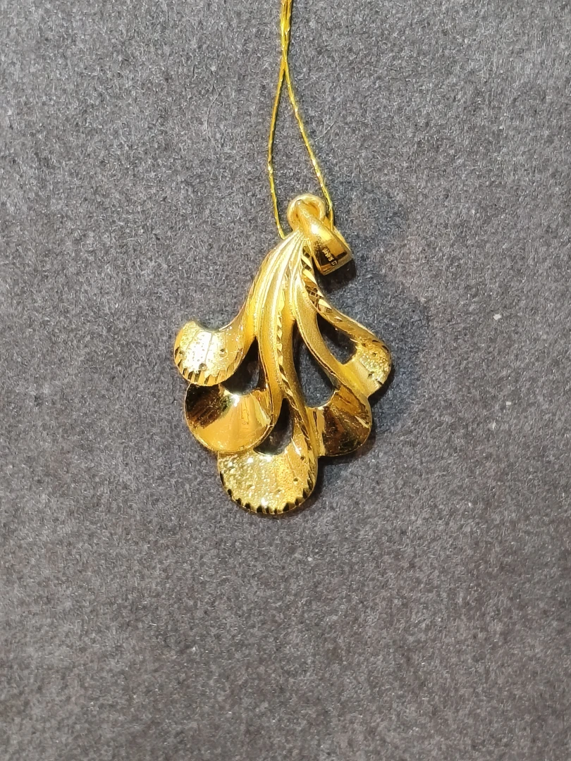 足金凤尾吊坠6.03克