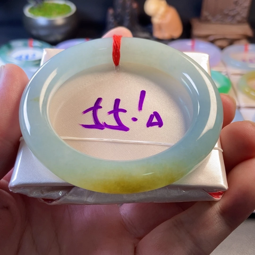 翡翠未镶嵌手镯2、种水黄翡