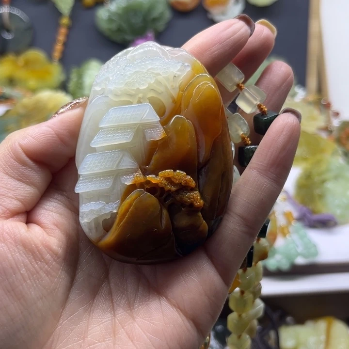 康***贝蛇纹石玉未镶嵌颈饰