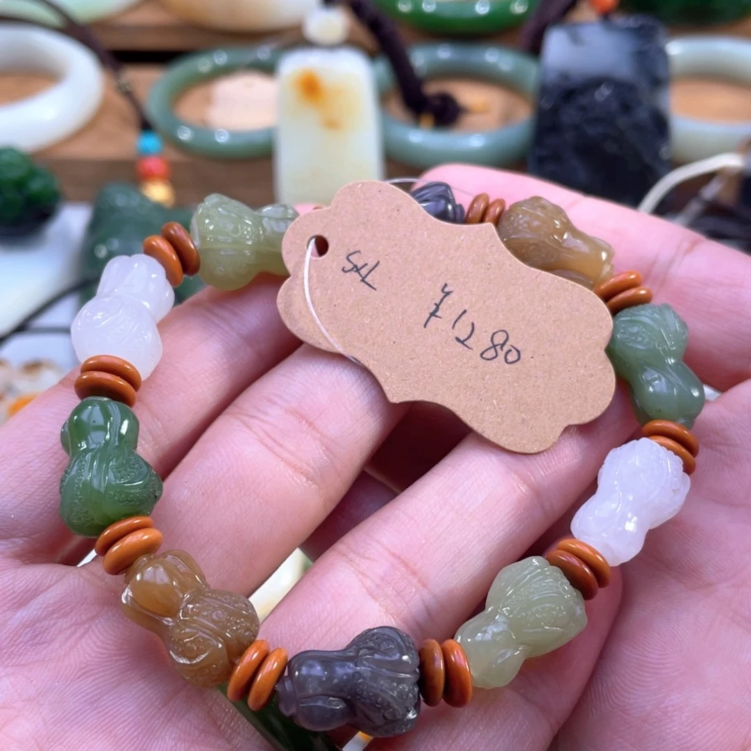 颈饰未镶嵌和田玉