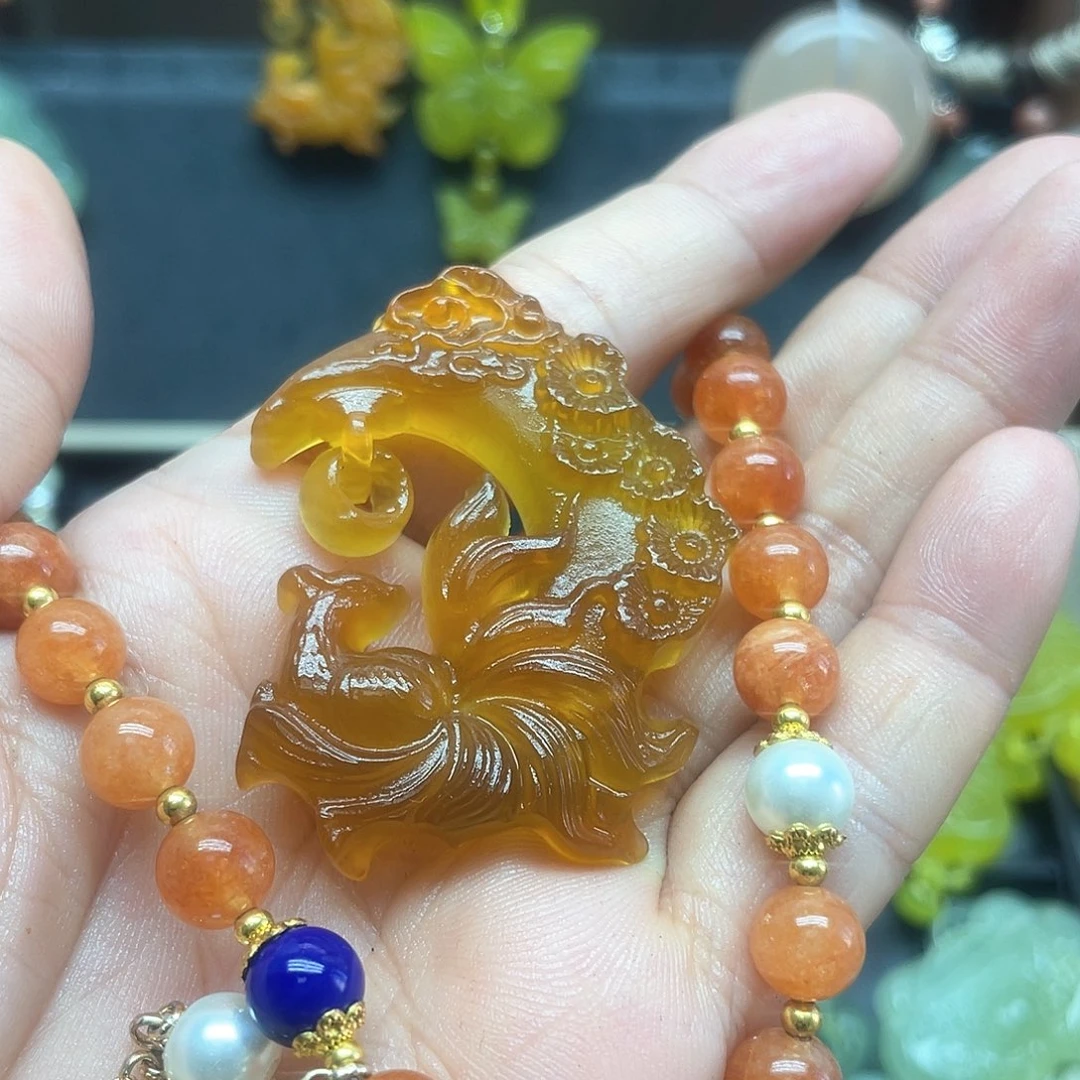 芒***味蛇纹石玉未镶嵌颈饰