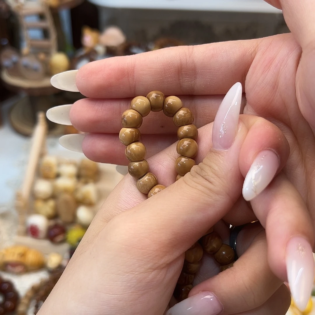 Y***_库克手串换卡8肠手串