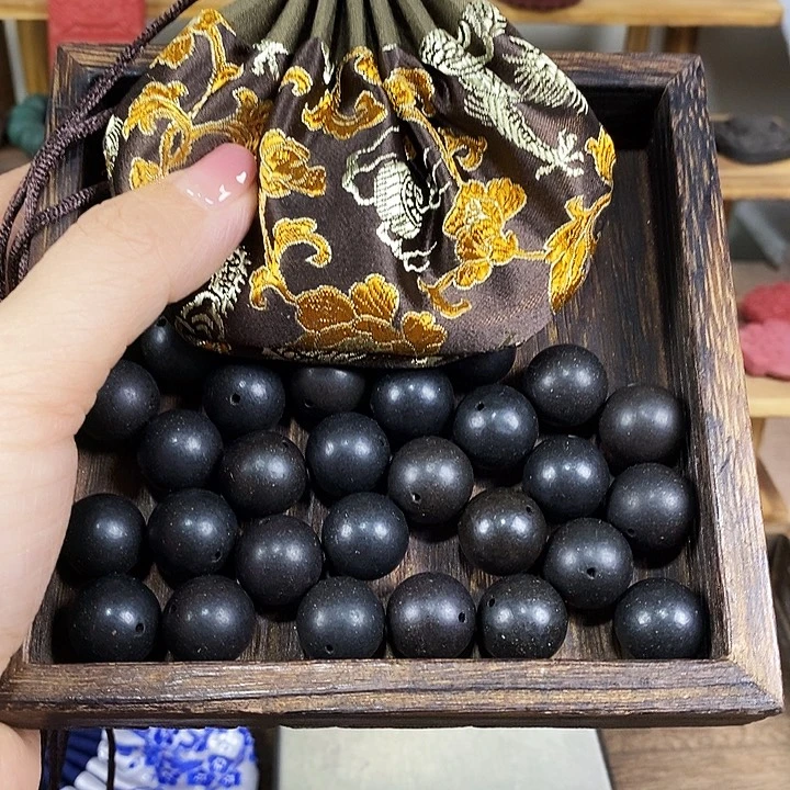 【黑龙涎】1.5拍到手36颗打底微瑕