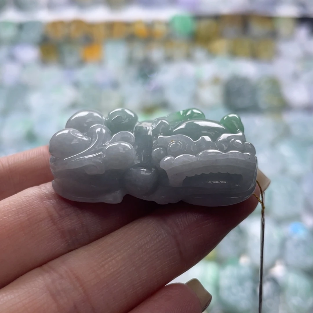 翡翠未镶嵌颈饰貔貅