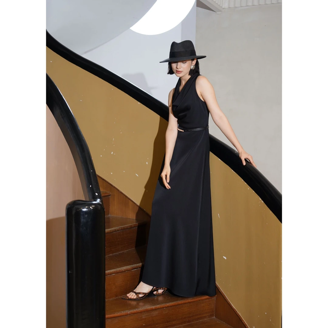 【情人节】高级氛围 爵士女郎 夏季醋酸立裁兜领挂脖长款连衣裙