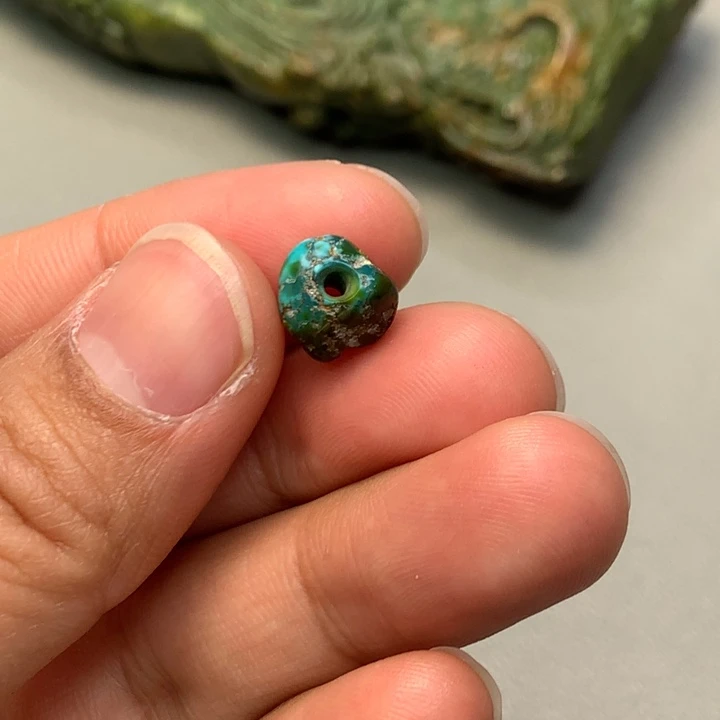 绿松石颈饰未镶嵌