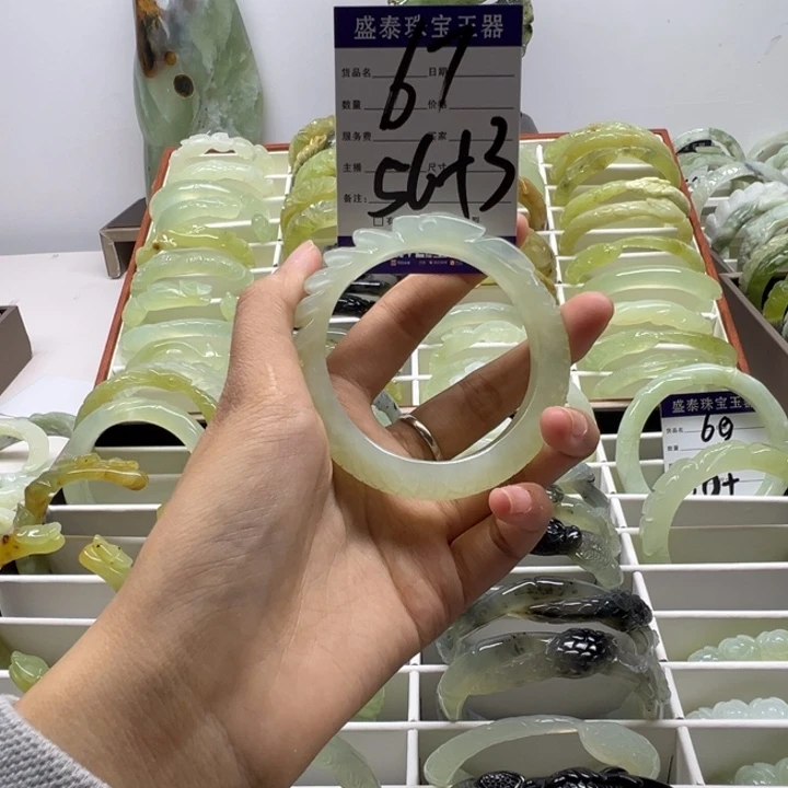 蛇纹石玉未镶嵌手镯