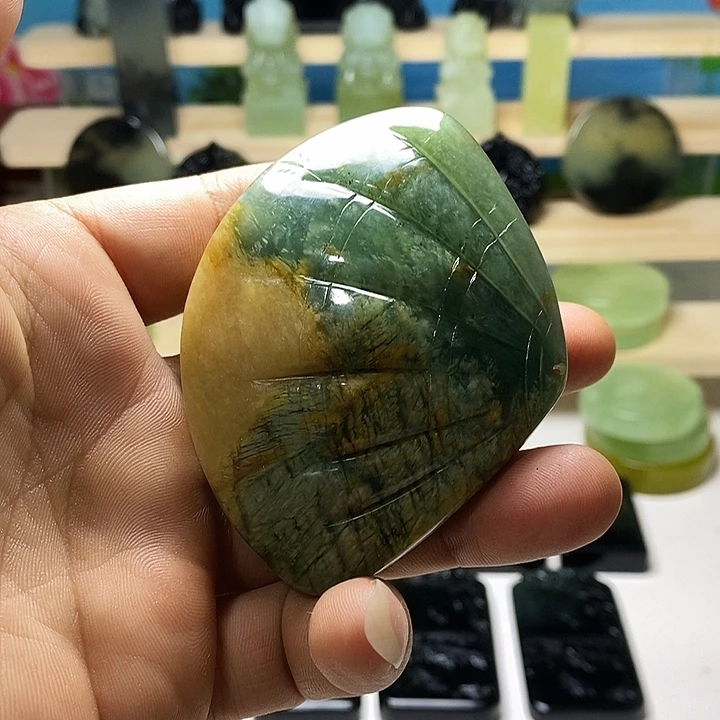 岫玉未镶嵌手把件