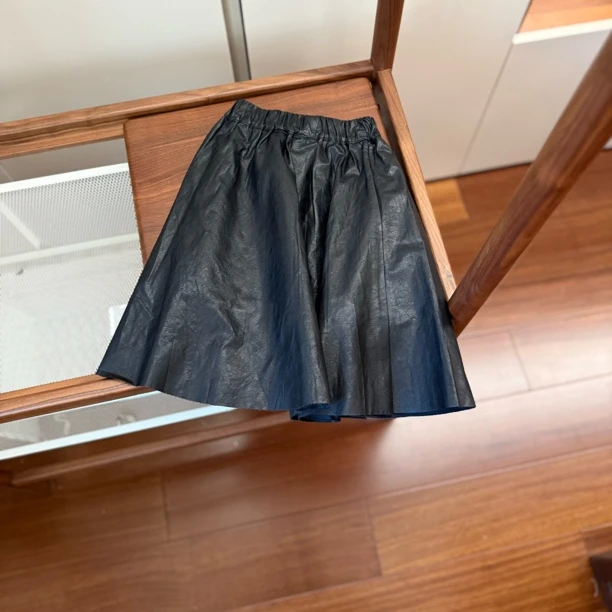 【编号F440】M21060-01-儿童皮短裙黑色-Mooe