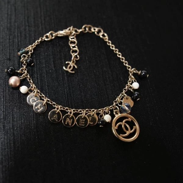 Chanel 沙滩系列多元素吊坠手链