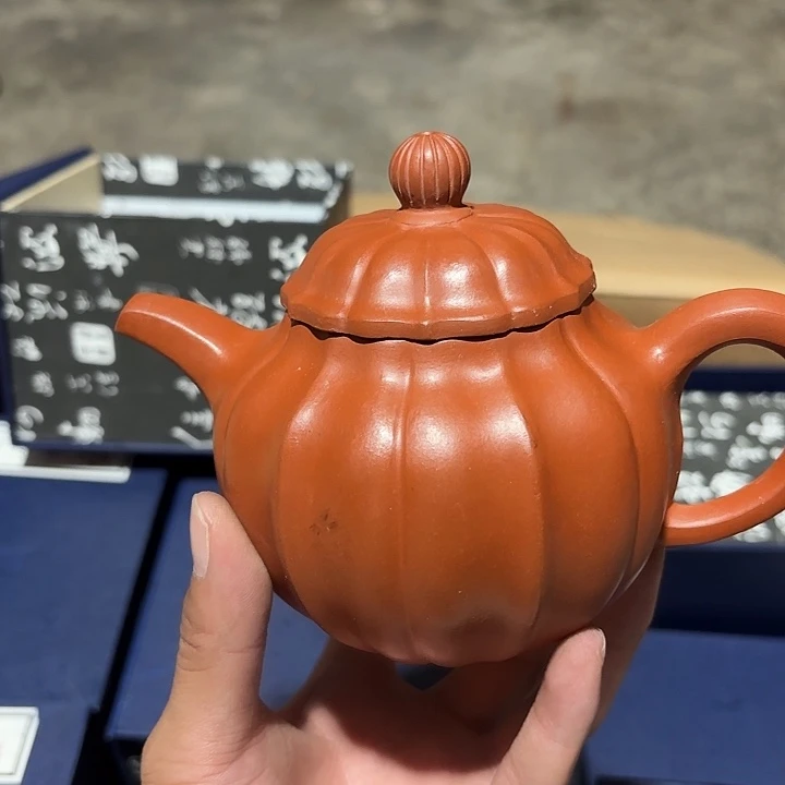 茶壶紫砂老厂紫砂壶一件。