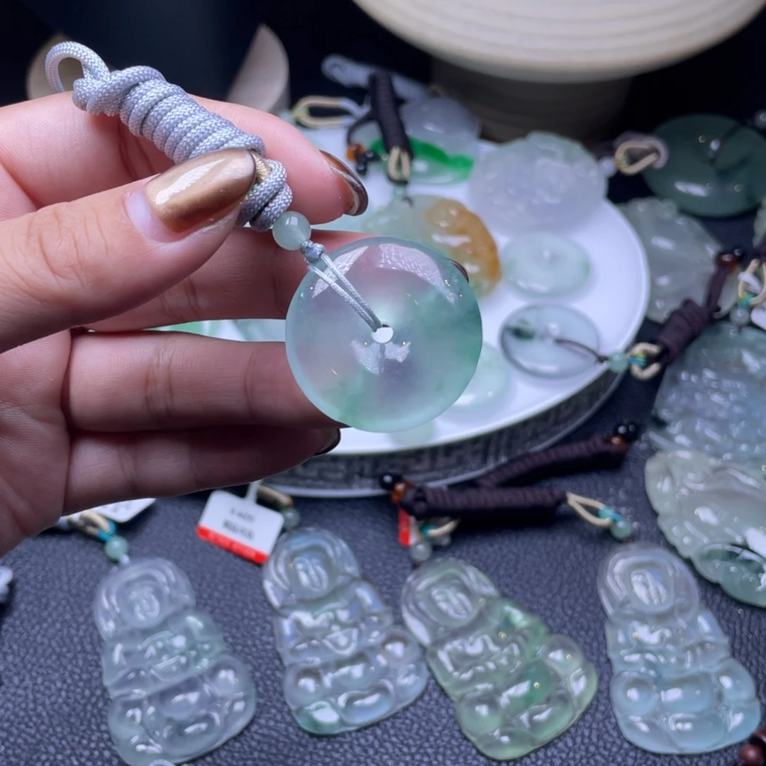 颈饰未镶嵌翡翠果*