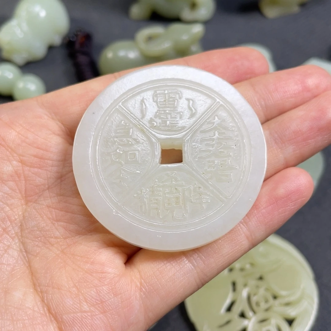 庚***金和田玉未镶嵌颈饰