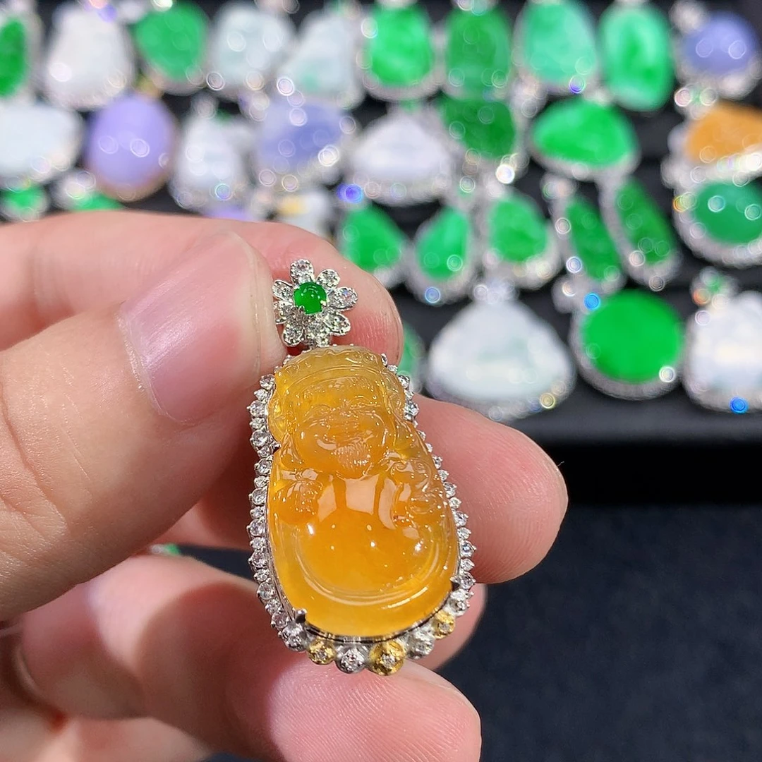 翡翠18K金镶嵌颈饰