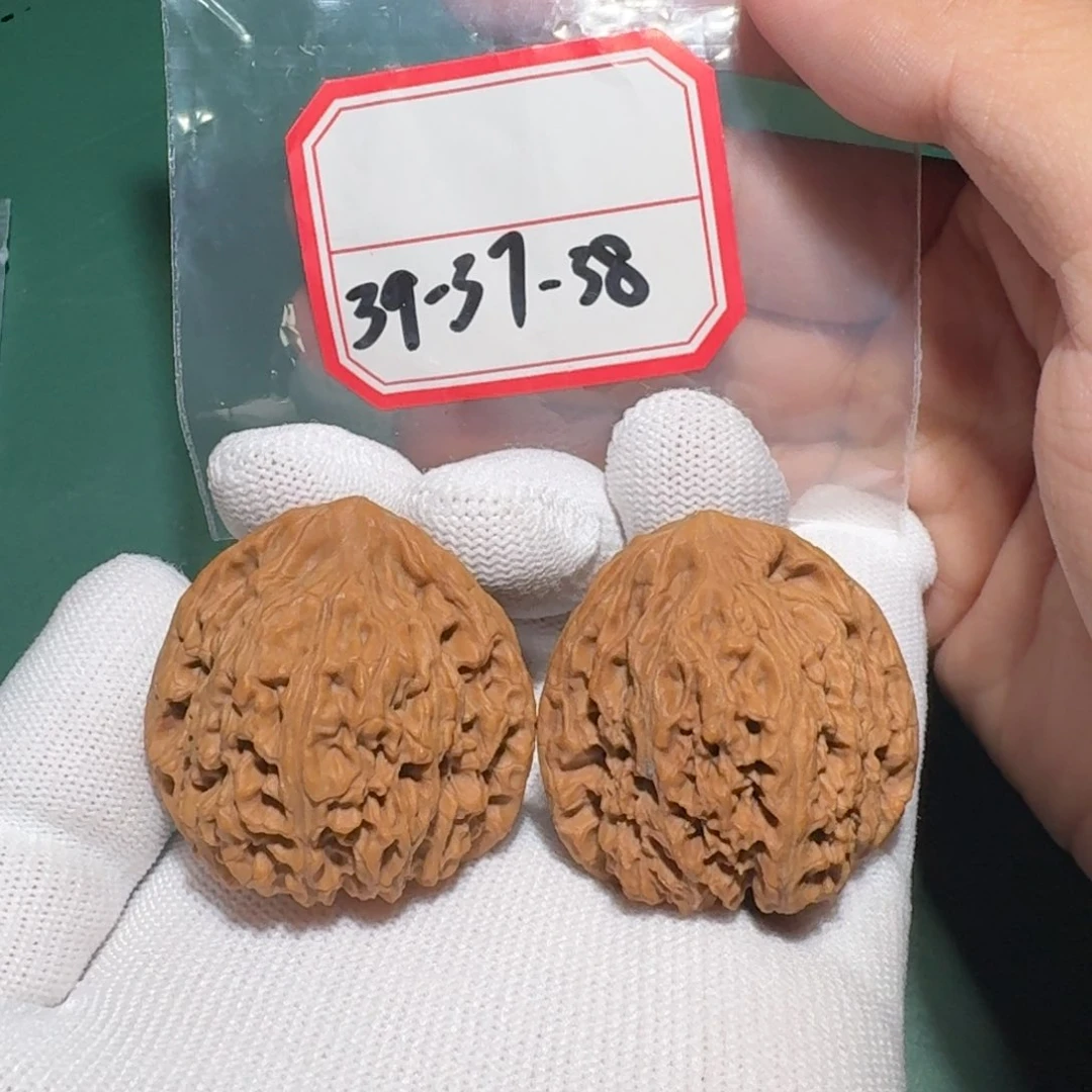 文玩核桃吊坠南疆三角手拨37