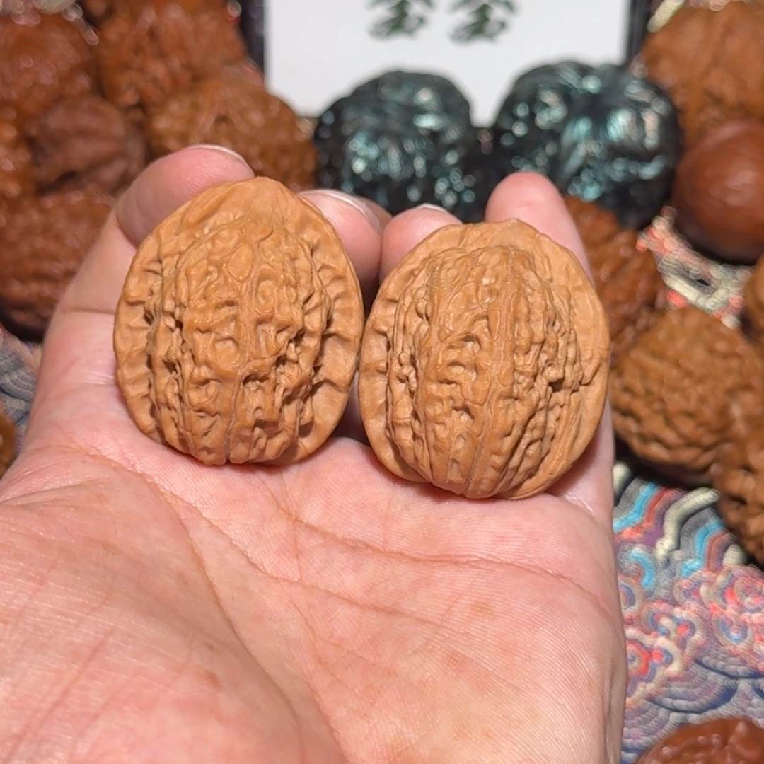 文玩核桃把件076玉观音，尺寸34 33 39